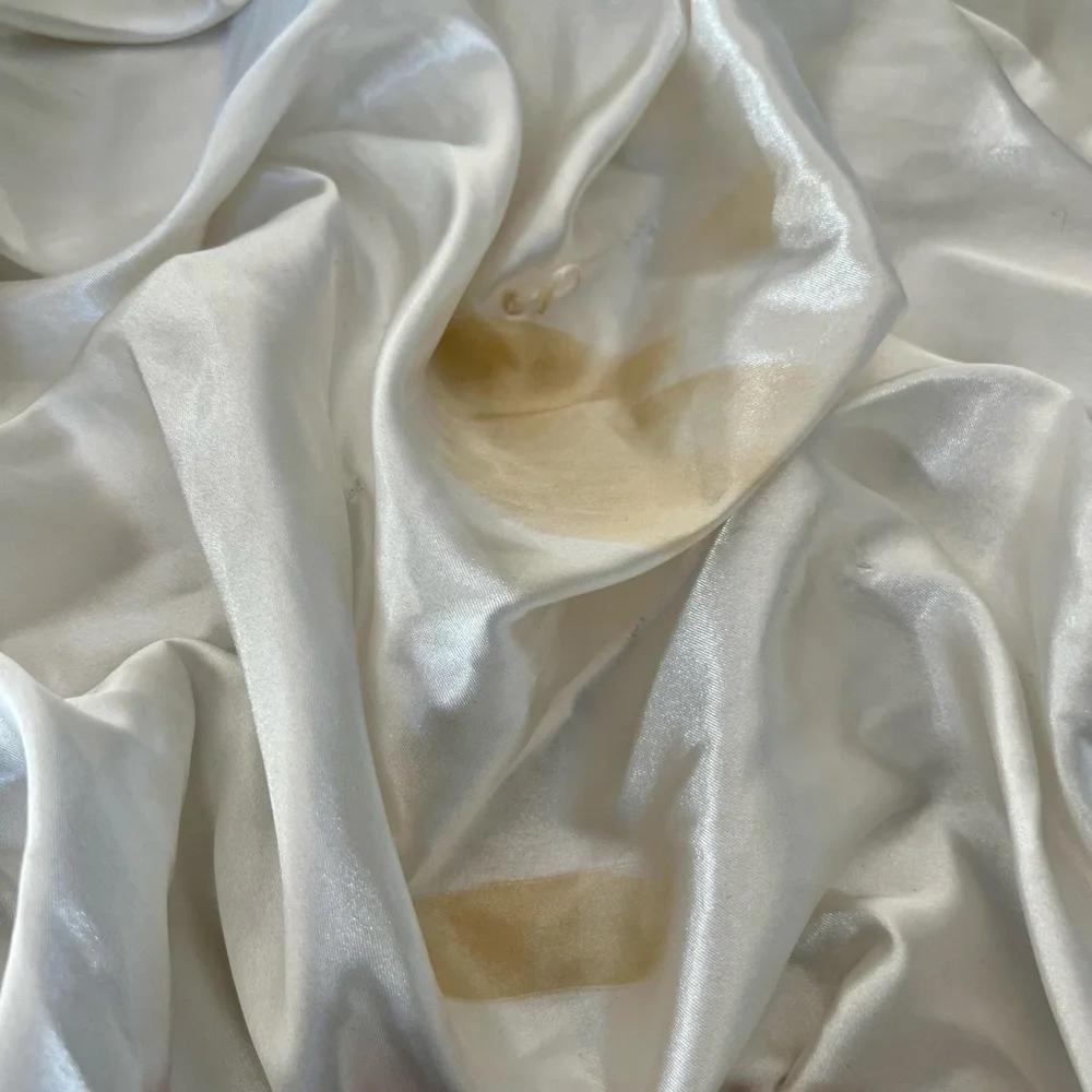 WORN 1x Wedding Dress. Satin w/lace, pearl beads & subtle sequins. Two stains - Picture 11 of 16